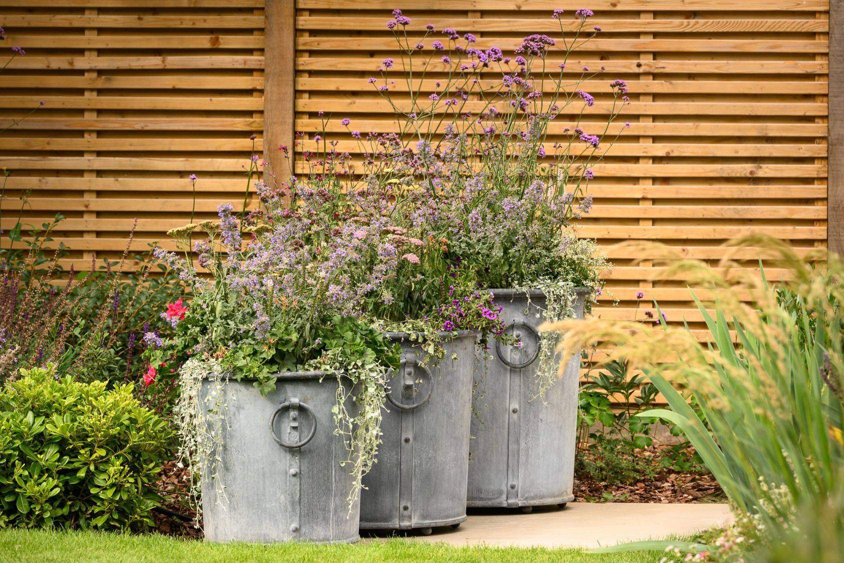 GPL-604 Southwold Round Planters 21_4471.jpg GPL-604 Southwold Round Planters 21_4471.jpg